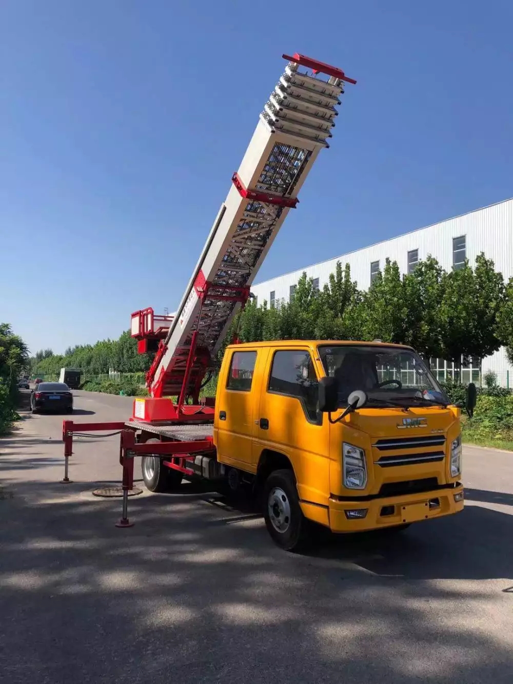 怀来县附近的云梯车出租服务：轻松解决高空作业需求